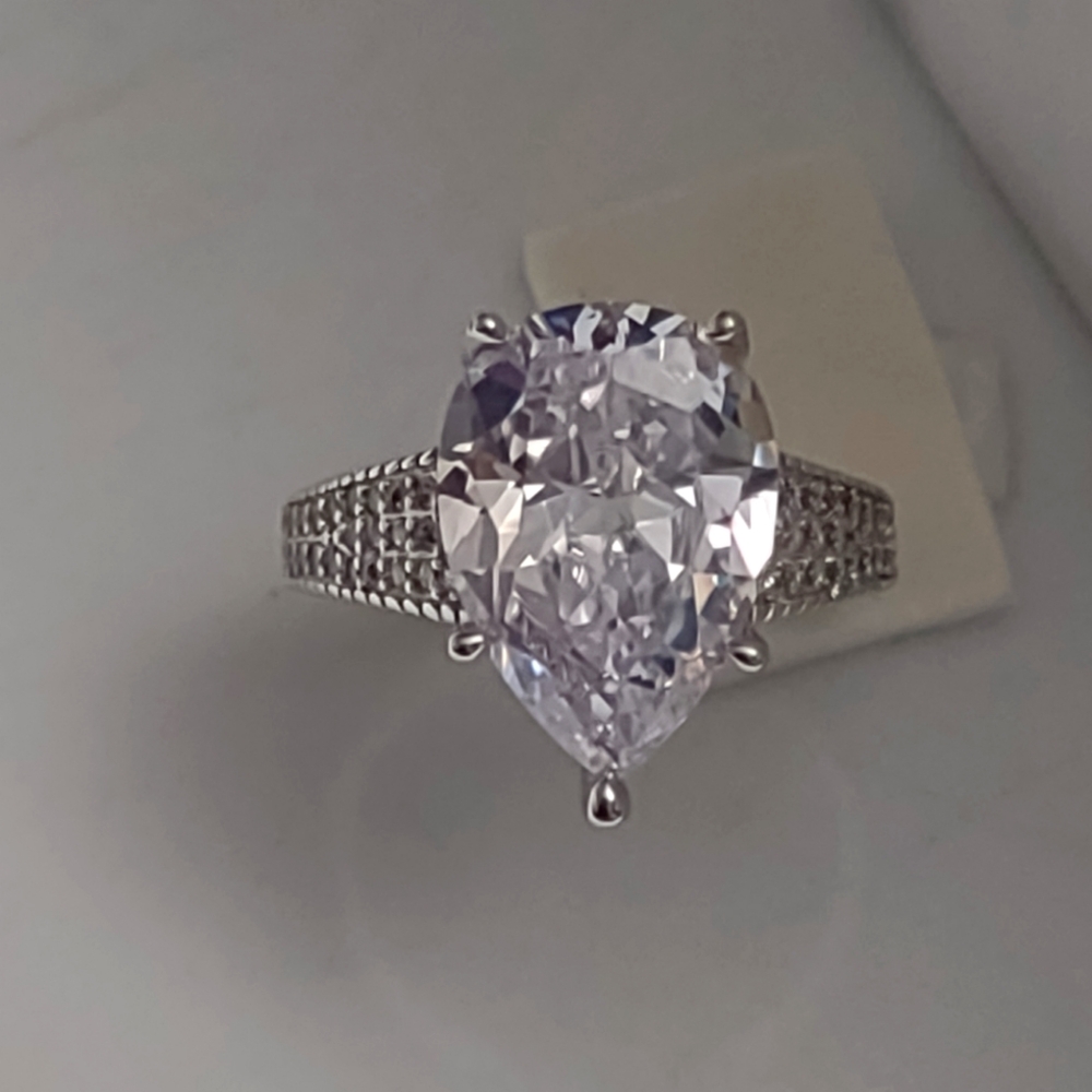 Size 6 engagement ring beautifully crafted 925 Sterling and 5 carat lab culture